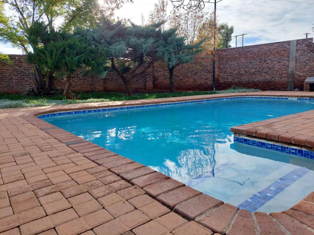 Aloes Guest House 62 On Meintjies Middelburg  Buitenkant foto